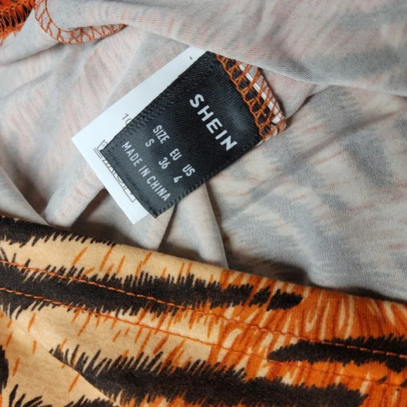SHEIN V Neck Long Sleeve Top Animal Tiger Print Size Small NWT - Picture 5 of 7